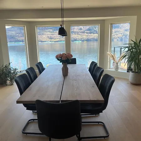 Large House By The Sea Semesterbostad Bergen