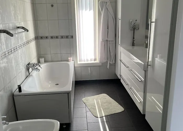 بيت للعطل Large House By The Sea