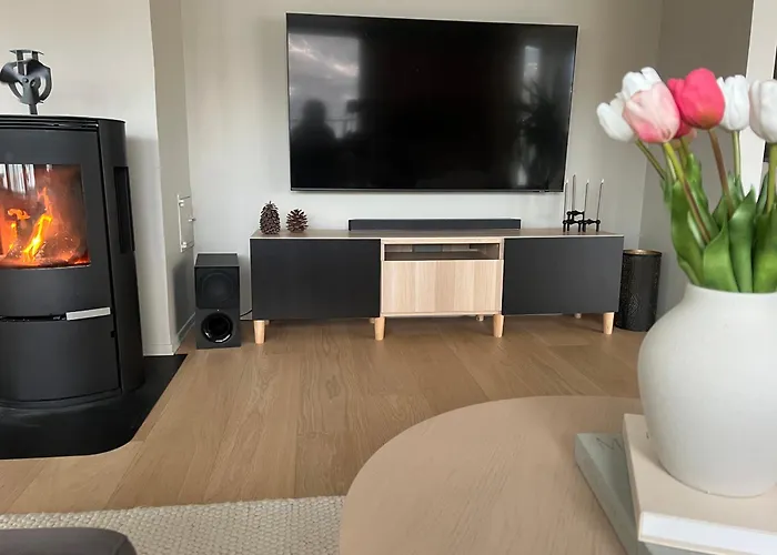 Feriehus Large House By The Sea